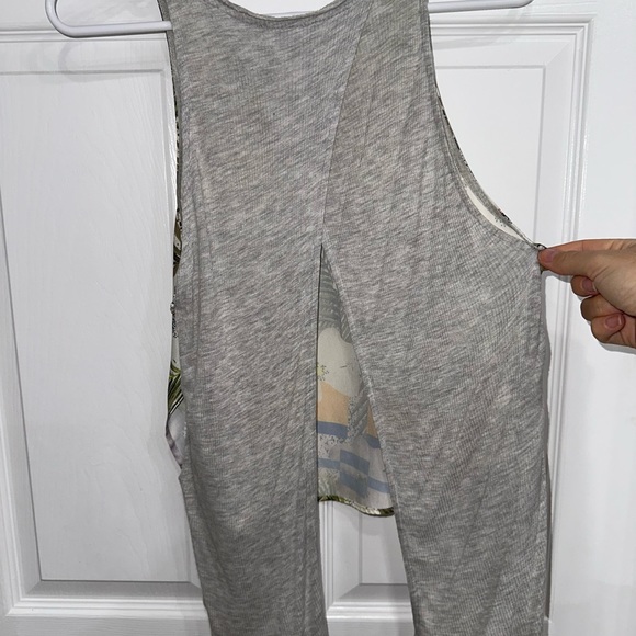 Flowery design blouse - Picture 3 of 3